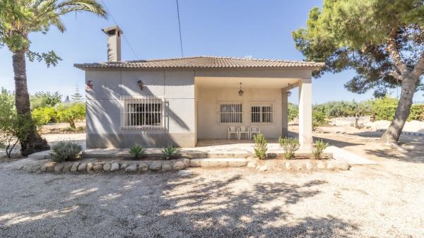 Chalet wolnostojący na sprzedaż w  Casa o chalet independiente en La Galia-Bonavista, Elche / Elx, Elche / Elx photo 2