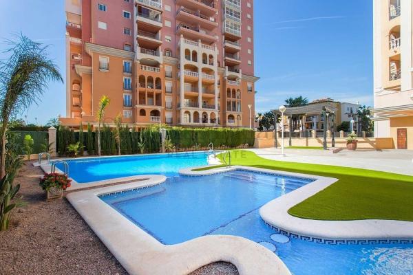 Piso en venta en Piso en Avenida Roentgen, Zona los Frutales, Torrevieja, Torrevieja photo 1