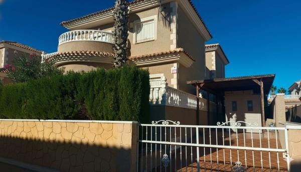 Chalet independiente en venta en Casa o chalet independiente en El Molino, Torrevieja, Torrevieja
thumbnail 2