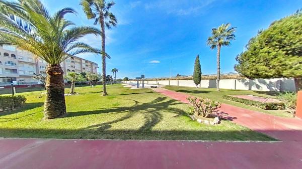 Venta de piso en Piso en Parque de las Naciones, Torrevieja, Torrevieja
photo 1
