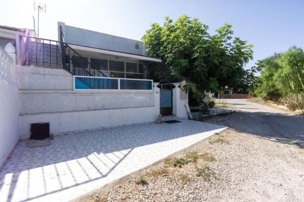 Chalet independiente en venta en Casa o chalet independiente en Calle Acacias, La Siesta - El Salado - Torreta, Torrevieja, Torrevieja
thumbnail 2
