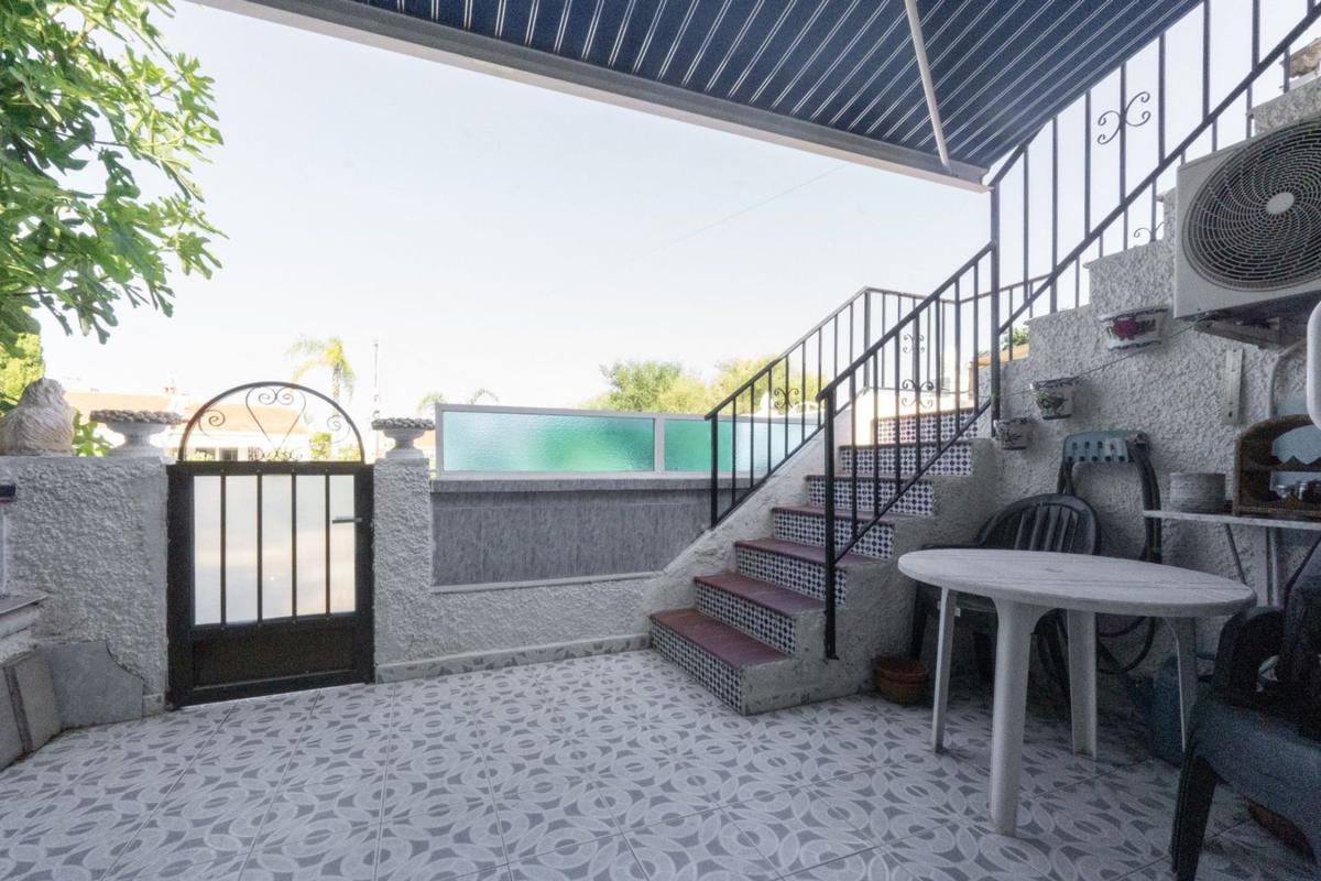 Продажа отдельного шале в  Casa o chalet independiente en Calle Acacias, La Siesta - El Salado - Torreta, Torrevieja, Торревьеха photo 3