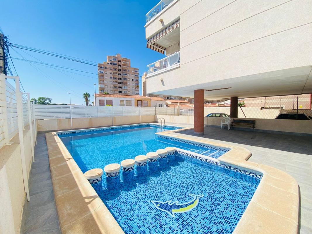Venta de piso en Piso en Calle Ramon Freixa, Nueva Torrevieja, Torrevieja, Torrevieja
 photo 2
