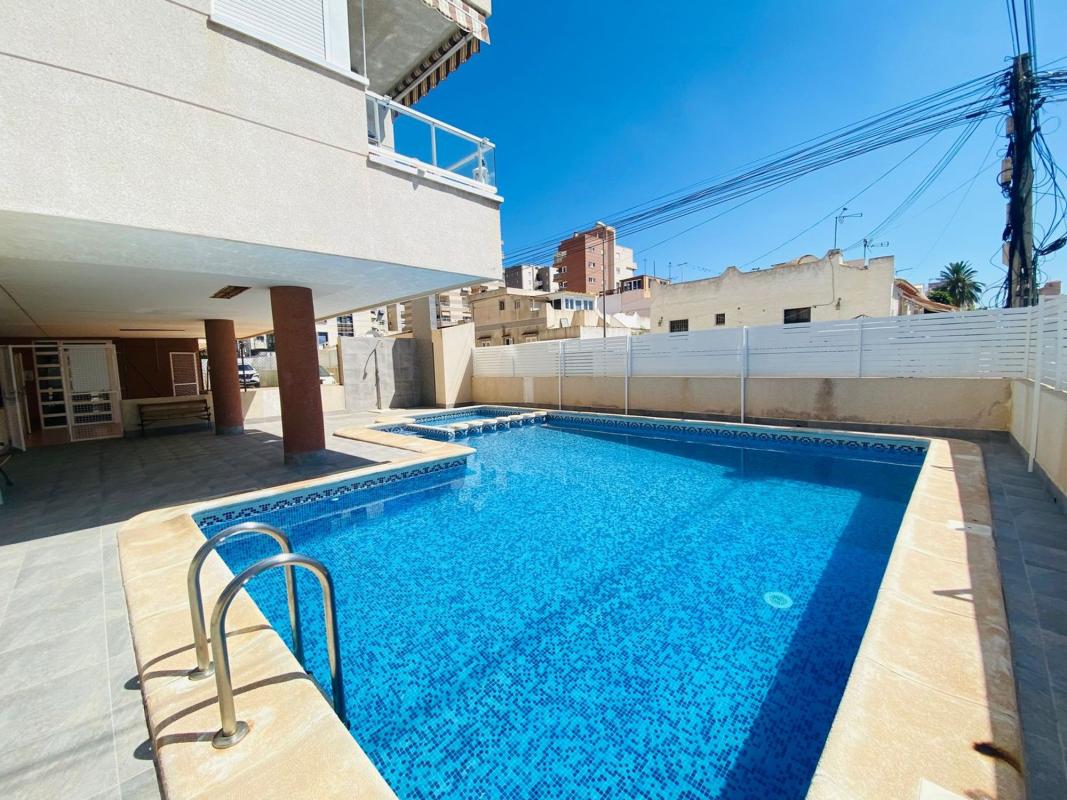 Venta de piso en Piso en Calle Ramon Freixa, Nueva Torrevieja, Torrevieja, Torrevieja
 photo 4