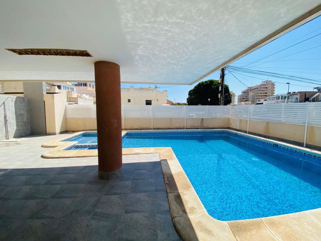 Venta de piso en Piso en Calle Ramon Freixa, Nueva Torrevieja, Torrevieja, Torrevieja
 photo 5