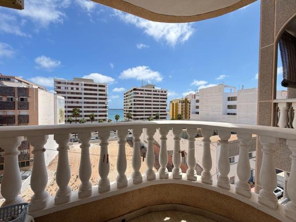 Venta de piso en Piso en Calle San Miguel de Salinas, El Acequión, Torrevieja, Torrevieja
photo 1
