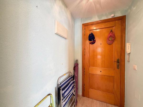 Venta de piso en Piso en Calle San Miguel de Salinas, El Acequión, Torrevieja, Torrevieja
thumbnail 3