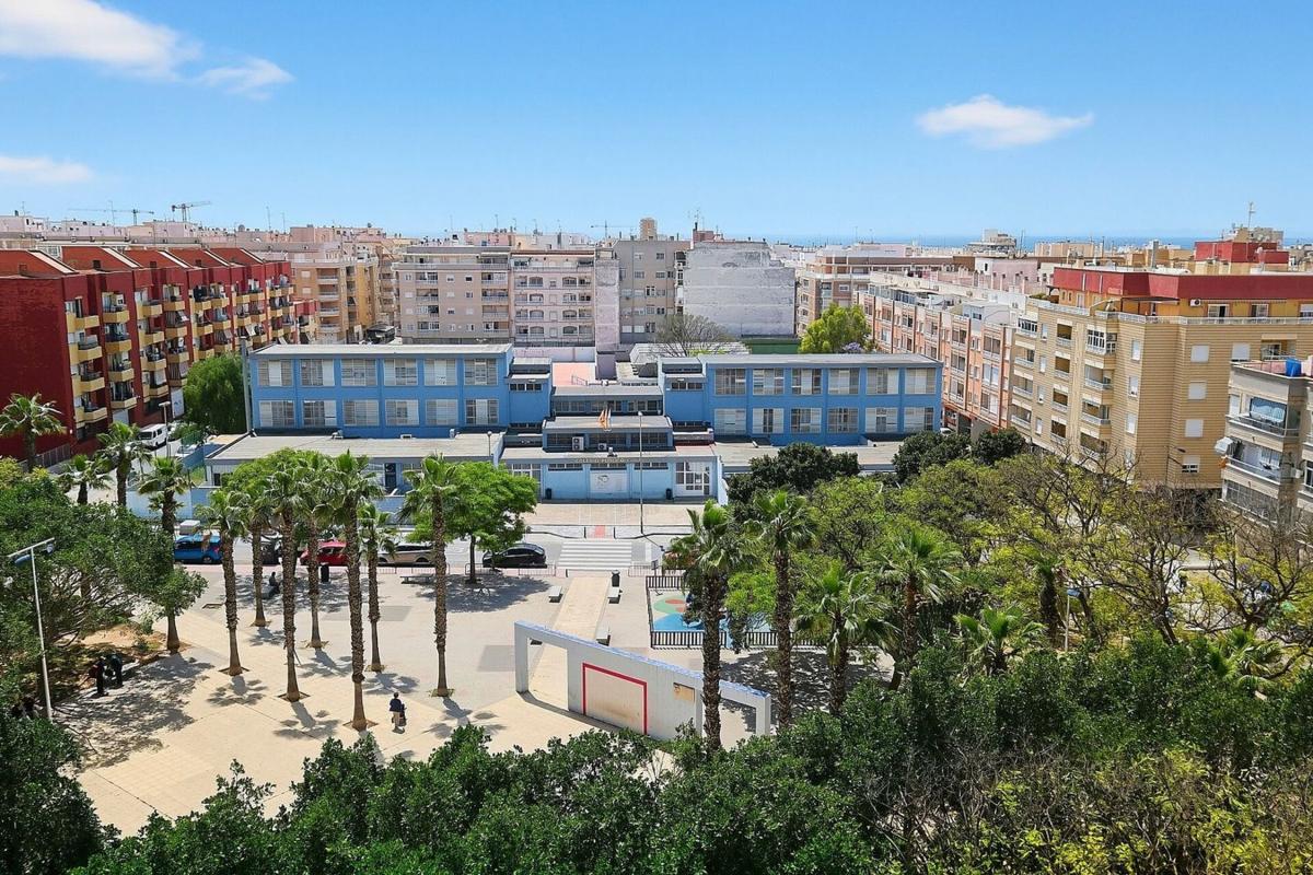 Venta de piso en Piso en Calle Bella Antonia, Antonio Machado, Torrevieja, Torrevieja
photo 1