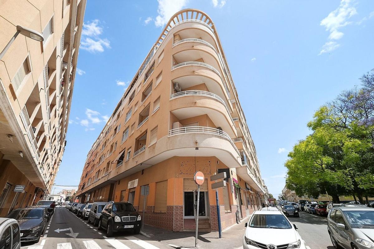 Venta de piso en Piso en Calle Bella Antonia, Antonio Machado, Torrevieja, Torrevieja
photo 2