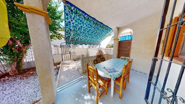 Chalet adosado en Calle Fray Luis de León, Aguas Nuevas, Torrevieja thumbnail 2