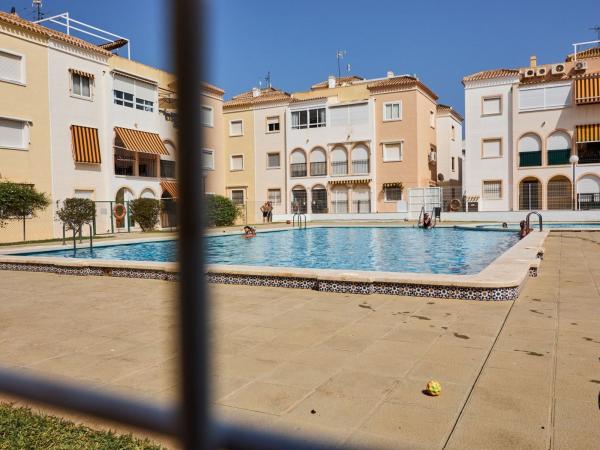 Sale of flat in Piso en Calle Urbano Arregui, El Acequión, Torrevieja, Torrevieja
thumbnail 3