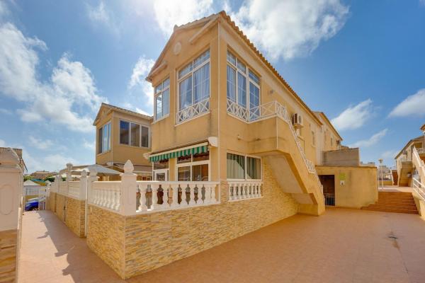 Chalet independiente en venta en Nueva Torrevieja - Aguas Nuevas, Torrevieja
photo 1