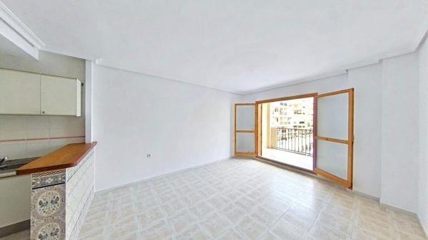 Venta de piso en Piso en Los Europeos, Torrevieja, Torrevieja
thumbnail 3