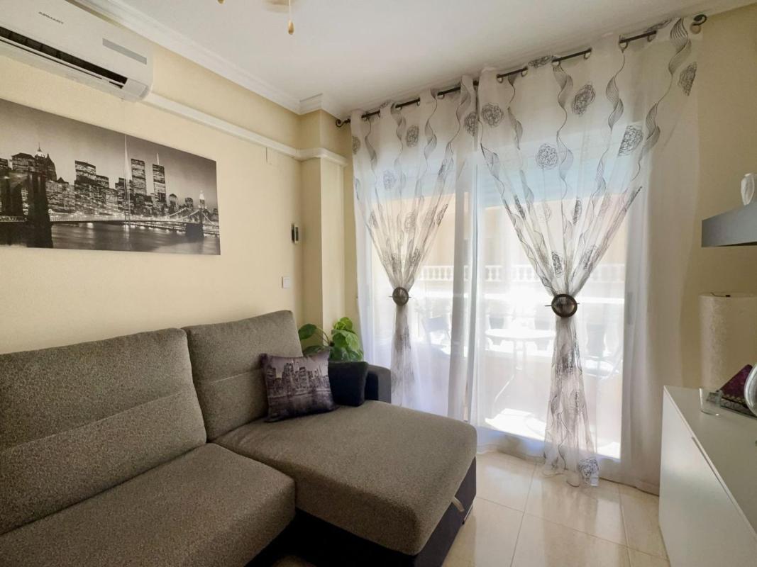 Venta de piso en Piso en Calle de Pedro Lorca, Playa del Cura, Torrevieja, Torrevieja
photo 4