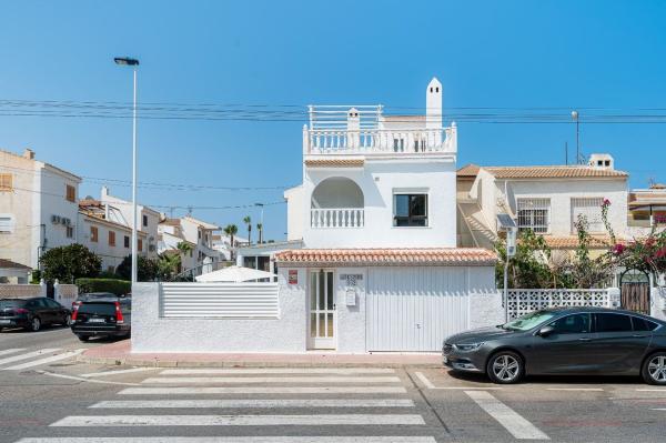 Chalet adosado en Calle Doctor Waksman, Zona los Frutales, Torrevieja thumbnail 2