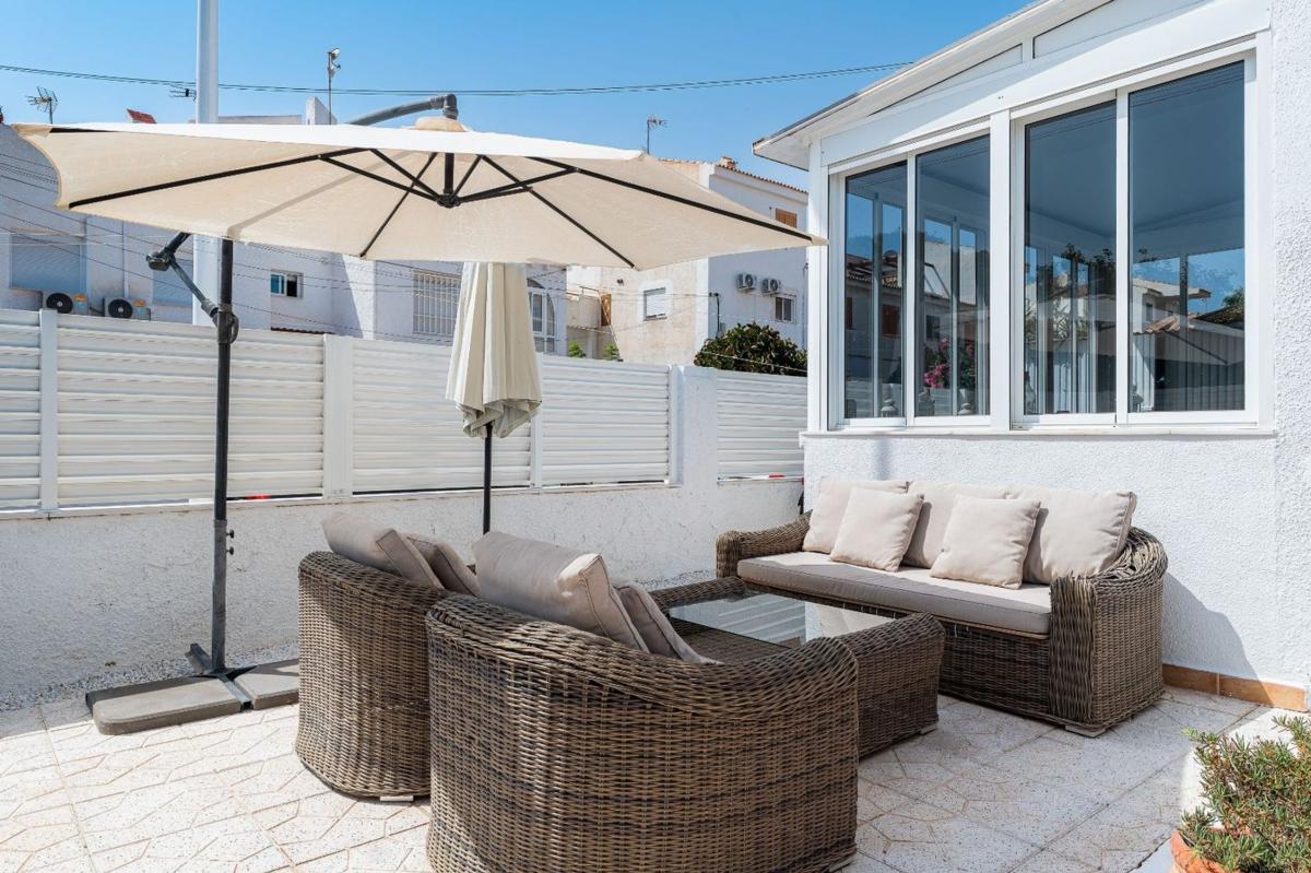Venta de chalet adosado en Chalet adosado en Calle Doctor Waksman, Zona los Frutales, Torrevieja , Torrevieja photo 4