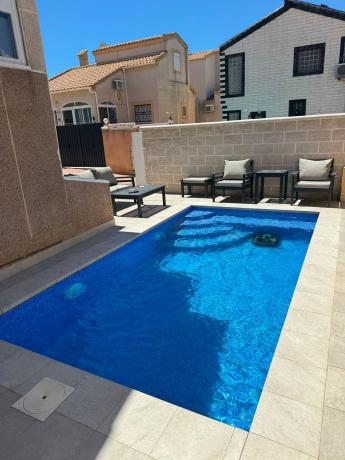 Chalet adosado en Calle Tiberiades, 2, Zona Lago - Los Almendros, Orihuela photo 1