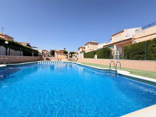 Chalet adosado en Calle Peña De Francia s/n, Los Balcones - Los Altos del Edén, Torrevieja photo 1