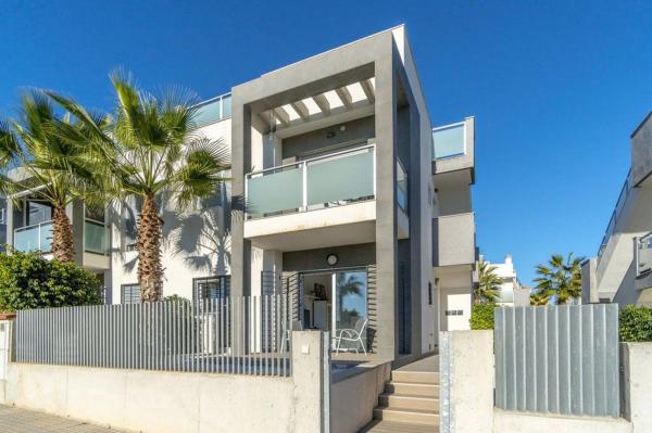 Venta de piso en Piso en Calle Toro, 9, Los Balcones - Los Altos del Edén, Torrevieja, Torrevieja
photo 1