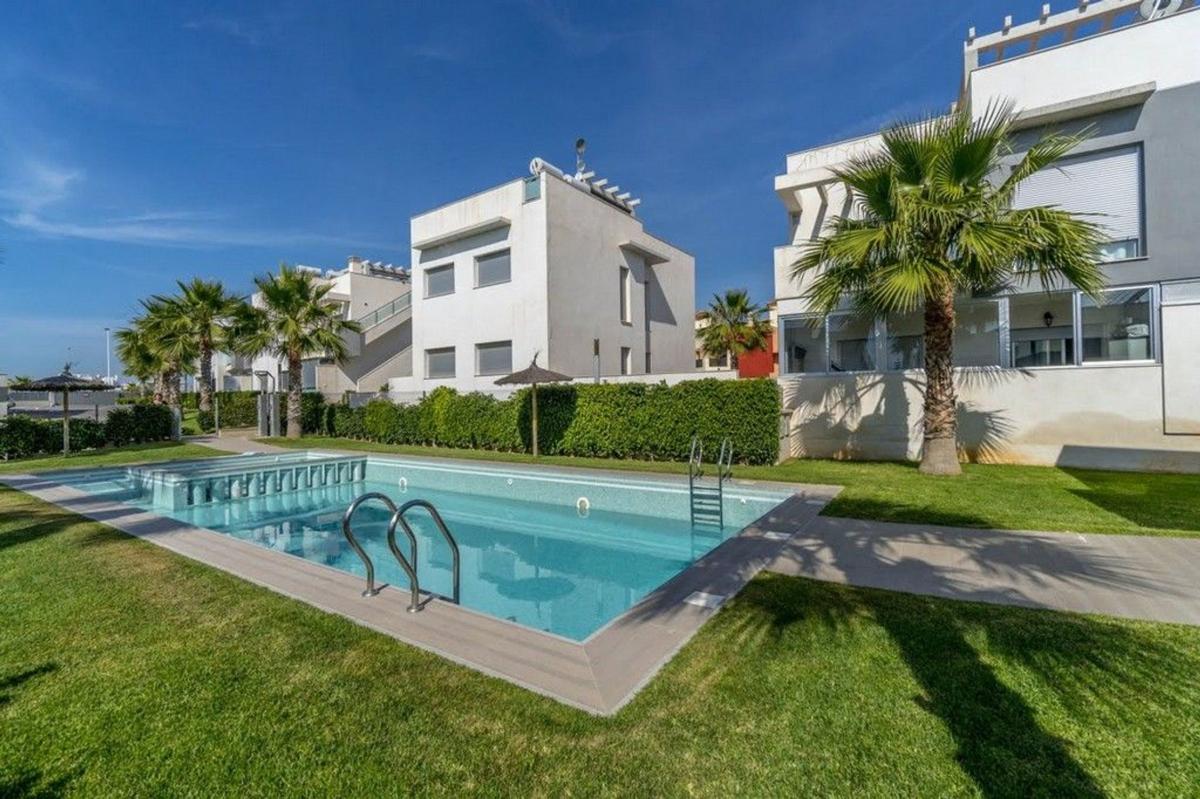 Sale of apartment in Piso en Calle Toro, 9, Los Balcones - Los Altos del Edén, Torrevieja, Torrevieja
photo 2