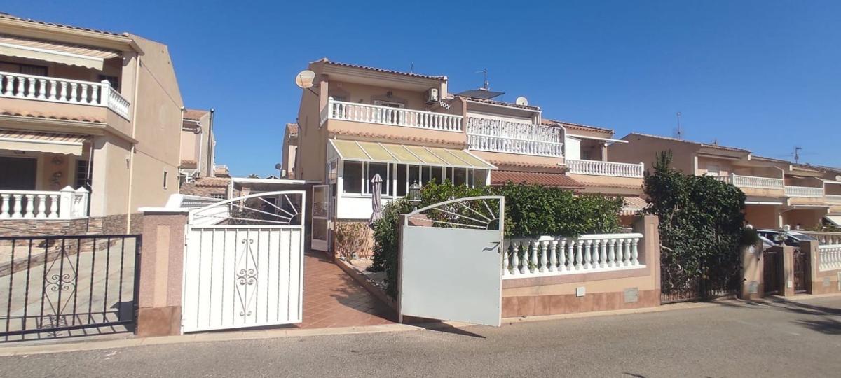Sprzedaż szeregowego domku w Chalet adosado en Urbanización los Altos, 13 r, Los Balcones - Los Altos del Edén, Torrevieja , Torrevieja photo 2