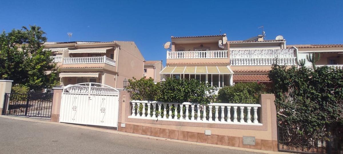 Sprzedaż szeregowego domku w Chalet adosado en Urbanización los Altos, 13 r, Los Balcones - Los Altos del Edén, Torrevieja , Torrevieja photo 3