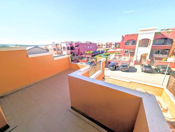 Chalet adosado en Calle Laguna de Fuentilleja, 514, Zona Lago - Los Almendros, Orihuela thumbnail 2
