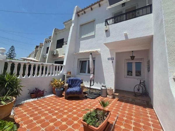 Chalet adosado en Calle Salvador Dalí, Los Balcones - Los Altos del Edén, Torrevieja photo 1