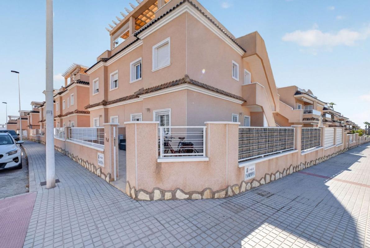 Sprzedaż mieszkania w Piso en Calle Escorpiones, Los Balcones - Los Altos del Edén, Torrevieja, Torrevieja
photo 2