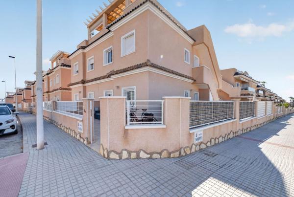 Piso en venta en Piso en Calle Escorpiones, Los Balcones - Los Altos del Edén, Torrevieja, Torrevieja photo 2