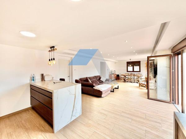 Частный шале на продаже в Casa o chalet independiente en Los Girasoles, San Vicente del Raspeig, Сан-Висенте-дель-Распейг photo 1