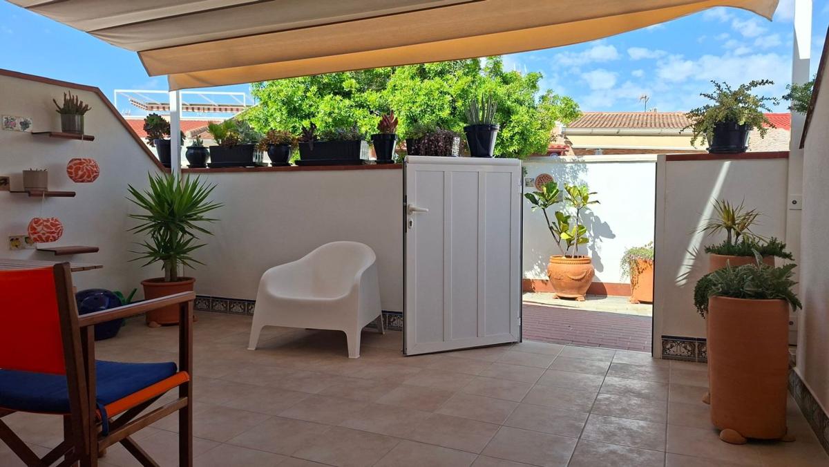 Sprzedaż szeregowego domku w Chalet adosado en Calle Minerva, Torreblanca, Torrevieja , Torrevieja photo 3
