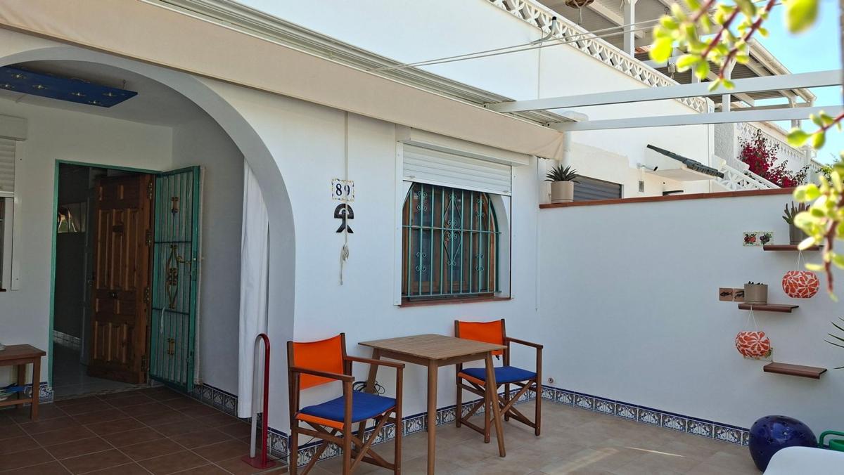 Sprzedaż szeregowego domku w Chalet adosado en Calle Minerva, Torreblanca, Torrevieja , Torrevieja photo 4