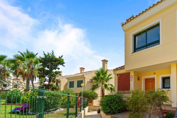 Chalet adosado en Avenida de Ibiza, Lomas de Campoamor, Orihuela thumbnail 1