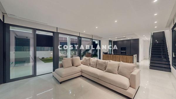 Chalet independiente en venta en Casa o chalet en Calle Praga, Golf Bahía, Finestrat, Finestrat thumbnail 2