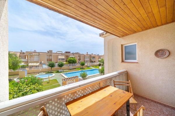 Venta de piso en Piso en Urbanización Panorama, Aguas Nuevas, Torrevieja, Torrevieja
 photo 1