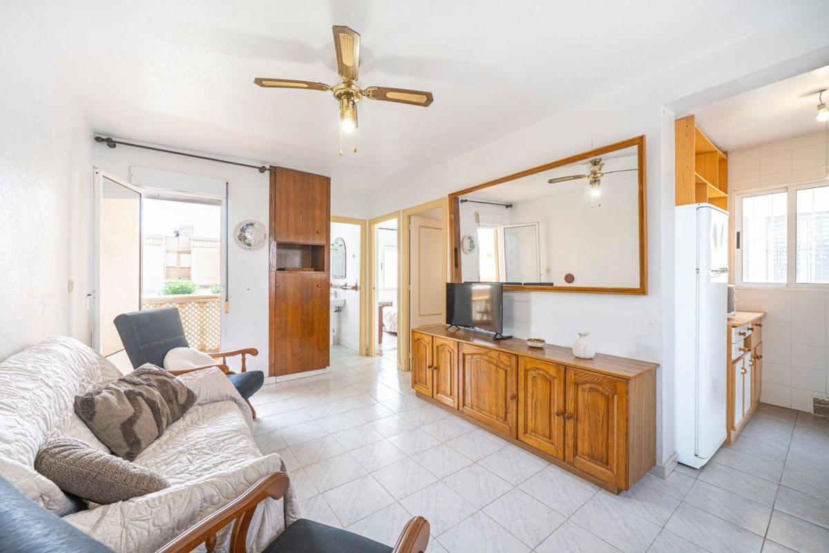 Venta de piso en Piso en Urbanización Panorama, Aguas Nuevas, Torrevieja, Torrevieja
photo 2