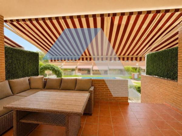 Частный шале на продаже в  Casa o chalet independiente en Los Girasoles, San Vicente del Raspeig, Сан-Висенте-дель-Распейг photo 4