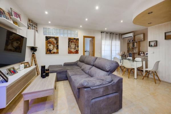 Venta de piso en Piso en Calle Vicente Blasco Ibáñez, Centro - Muelle Pesquero, Torrevieja, Torrevieja
 photo 1