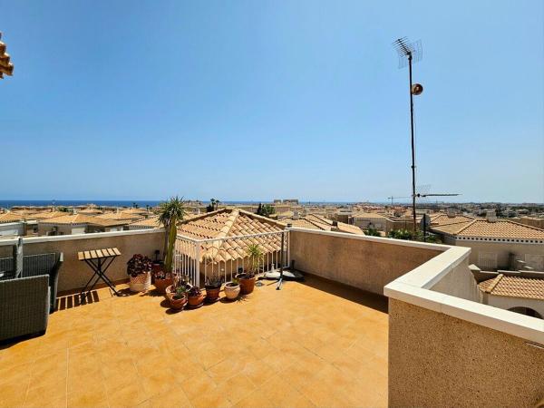 Chalet adosado en Calle de Luscinda s/n, Aguas Nuevas, Torrevieja photo 1