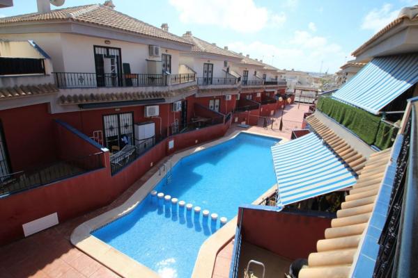 Chalet adosado en Calle Gotzone Mora, 10, Parque Acuático - Sector 25, Torrevieja photo 2