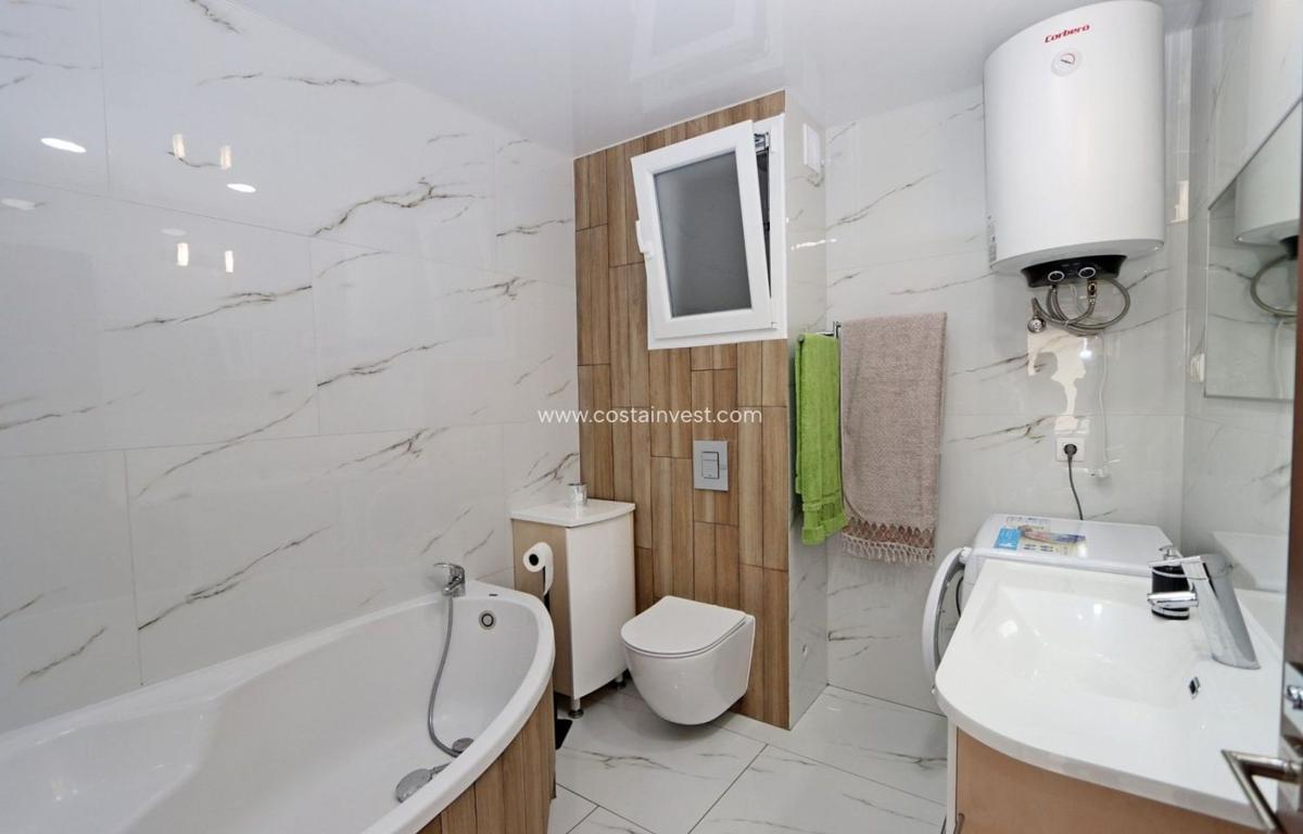 Venta de piso en Piso en Avenida Alfredo Nobel, 145, Zona los Frutales, Torrevieja, Torrevieja
photo 5