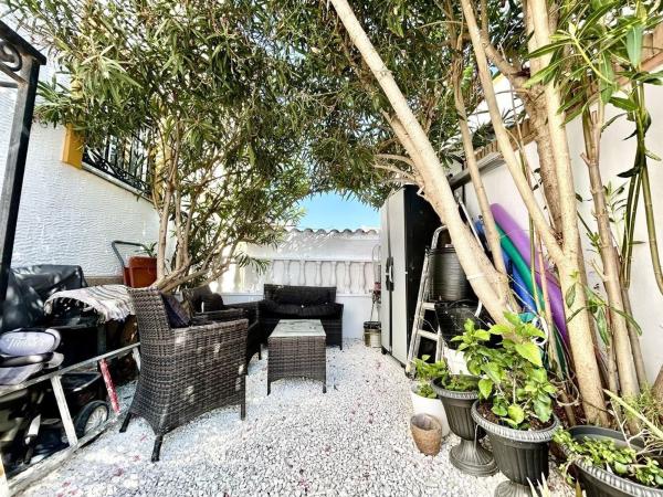 Chalet adosado en Calle Lagunas de Ruidera, 95, Zona Lago - Los Almendros, Orihuela photo 1