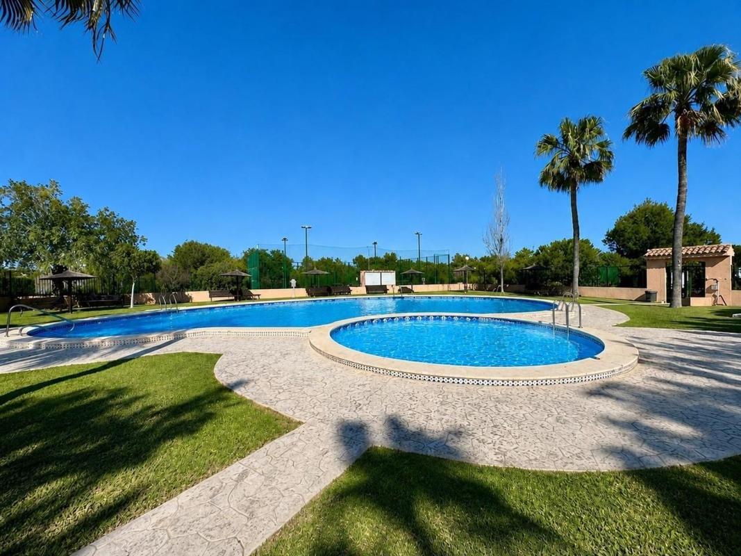 Venta de chalet adosado en Orihuela Costa , Orihuela photo 2