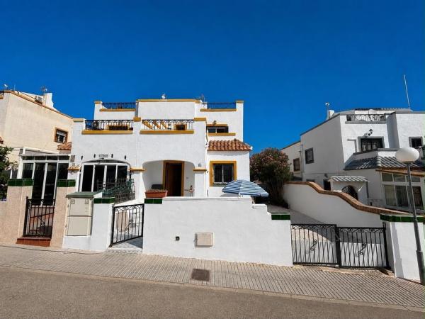 Chalet adosado en Calle Lagunas de Ruidera, 95, Zona Lago - Los Almendros, Orihuela thumbnail 2