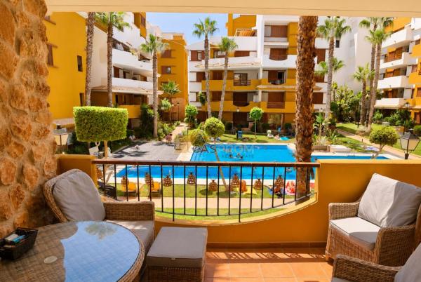 Venta de piso en Piso en Calle Ciclón s/n, Punta Prima, Torrevieja, Torrevieja
 photo 1