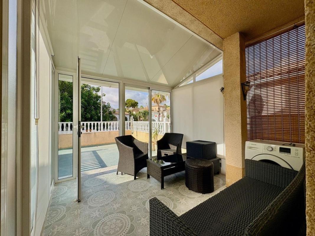 Sale of independent chalet in Casa o chalet independiente en Calle Ercina, 45, Los Balcones - Los Altos del Edén, Torrevieja, Torrevieja
photo 4