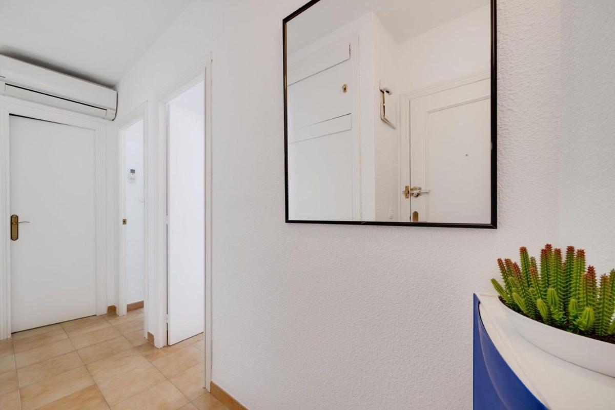 Sale of apartment in Piso en Calle San Pascual, Puerto Deportivo, Torrevieja, Torrevieja
photo 2