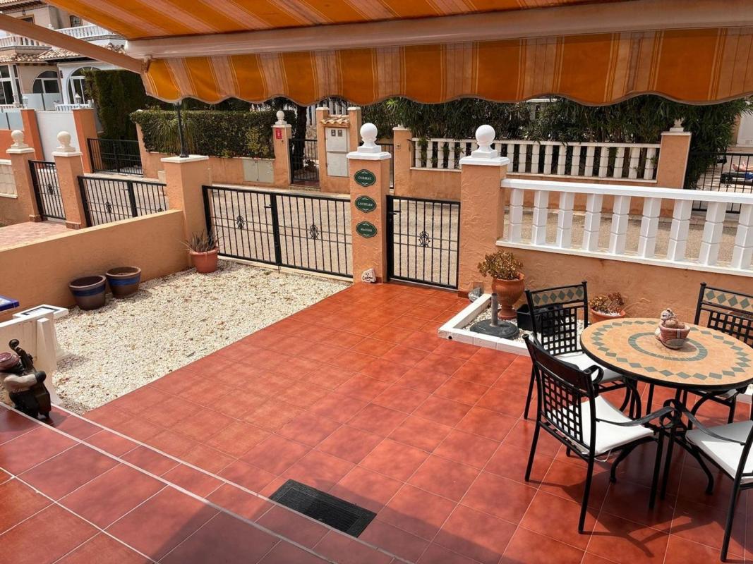Sprzedaż szeregowego domku w Chalet adosado en Lomas de Cabo Roig, Orihuela , Orihuela photo 4