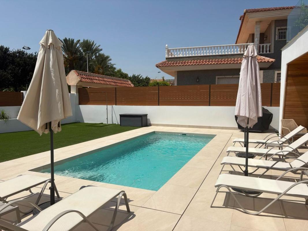 Sprzedaż niezależnego domku jednorodzinnego w Casa o chalet independiente en Calle Veleta, Los Balcones - Los Altos del Edén, Torrevieja, Torrevieja photo 2